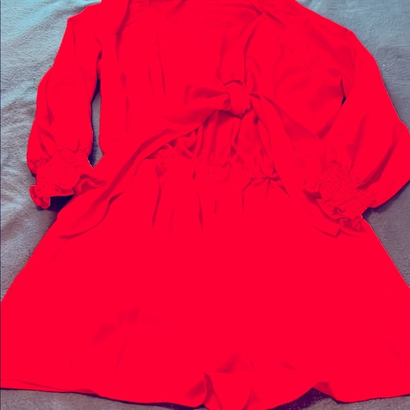 Gorgeous red 4 season romper - Picture 2 of 9